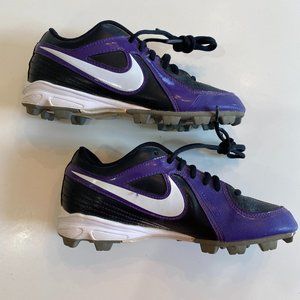 Nike Cleats - Size 3 (Youth)
